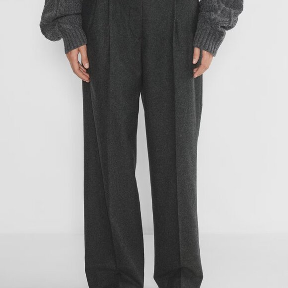 Aritzia Effortless Pants - Picture 4 of 4